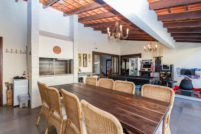 Imagem Casa com 4 Quartos à Venda, 343 m² em São Lourenço - Curitiba Imagem Casa com 4 Quartos à Venda, 343 m² em São Lourenço - Curitiba