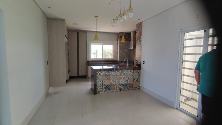Imagem Casa com 5 Quartos para Alugar, 382 m² em Jardim Itália - Cuiabá Imagem Casa com 5 Quartos para Alugar, 382 m² em Jardim Itália - Cuiabá