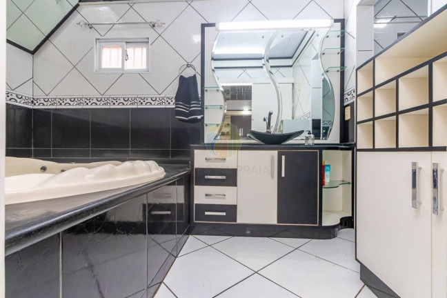 Imagem Casa com 5 Quartos à Venda, em Municípios - Balneário Camboriú Imagem Casa com 5 Quartos à Venda, em Municípios - Balneário Camboriú