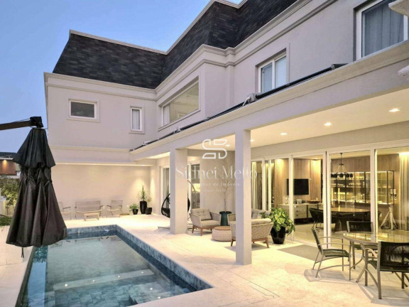 Imagem Casa com 5 Quartos à Venda, 611 m² em Centro - Camboriú Imagem Casa com 5 Quartos à Venda, 611 m² em Centro - Camboriú