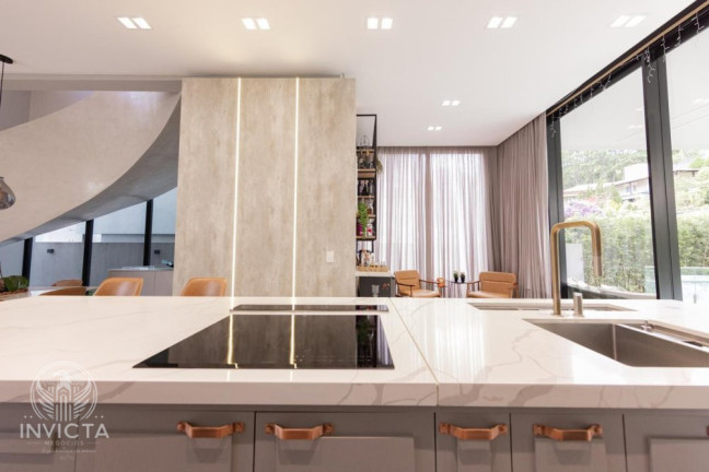 Imagem Casa com 4 Quartos à Venda, 380 m² em Estados - Balneário Camboriú Imagem Casa com 4 Quartos à Venda, 380 m² em Estados - Balneário Camboriú