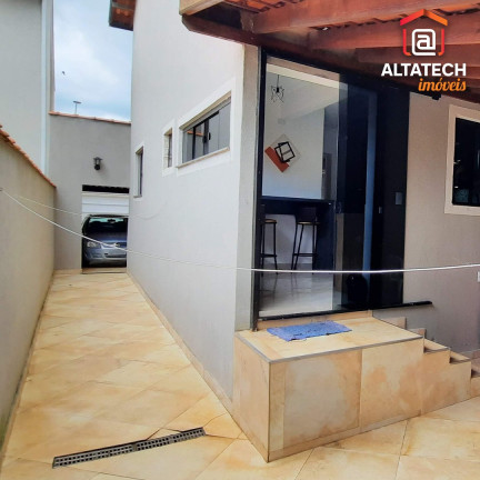 Casa com 3 Quartos à Venda, 200 m² em Loteamento Residencial Santa Clara Ii - Poços De Caldas