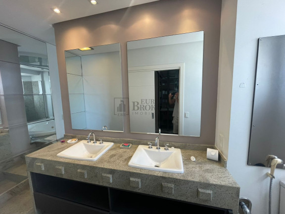 Apartamento com 3 Quartos para Alugar, 225 m² em Centro - Balneário Camboriú
