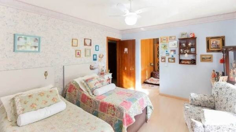 Imagem Casa com 4 Quartos à Venda, 233 m² em Chácara Das Pedras - Porto Alegre