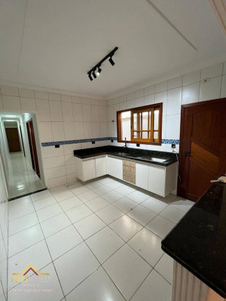Imagem Imóvel com 3 Quartos à Venda, 123 m² em Maracanã - Praia Grande Imagem Imóvel com 3 Quartos à Venda, 123 m² em Maracanã - Praia Grande