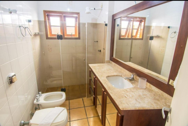 Imagem Casa com 4 Quartos para Alugar,  em Canasvieiras - Florianópolis
