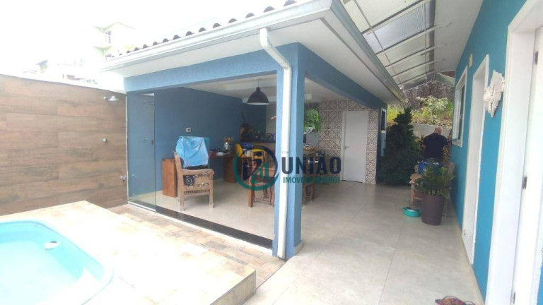 Imagem Casa com 3 Quartos à Venda, 240 m² em Arsenal - São Gonçalo Imagem Casa com 3 Quartos à Venda, 240 m² em Arsenal - São Gonçalo
