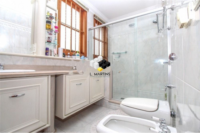 Imagem Casa com 3 Quartos à Venda, 608 m² em Medianeira - Porto Alegre Imagem Casa com 3 Quartos à Venda, 608 m² em Medianeira - Porto Alegre