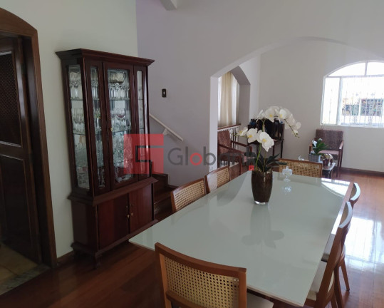 Imagem Casa com 3 Quartos à Venda, 250 m² em Centro - Montes Claros Imagem Casa com 3 Quartos à Venda, 250 m² em Centro - Montes Claros