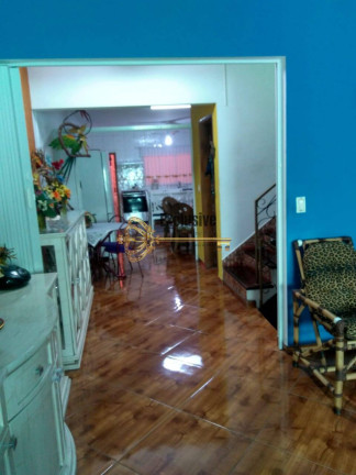 Imagem Casa com 3 Quartos à Venda, 204 m² em Vila Pires - Santo André