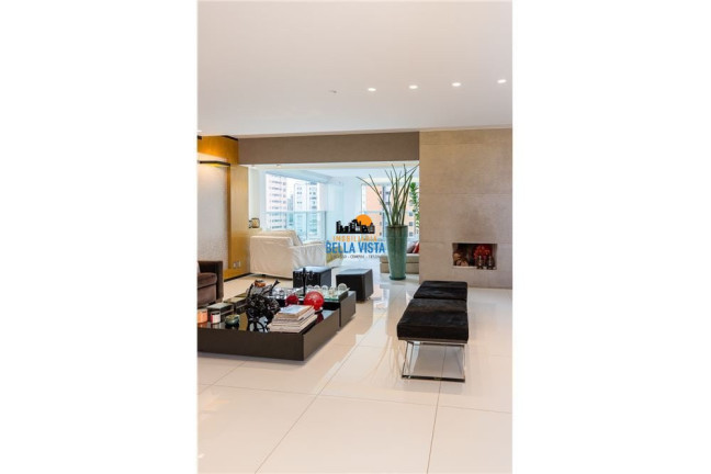 Imagem Apartamento com 4 Quartos à Venda,  em Moema - São Paulo