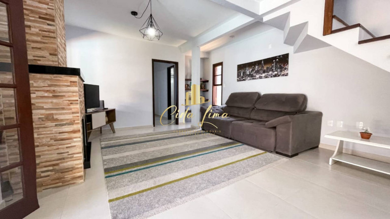 Imagem Casa com 3 Quartos à Venda, 228 m² em Rio Tavares - Florianópolis Imagem Casa com 3 Quartos à Venda, 228 m² em Rio Tavares - Florianópolis