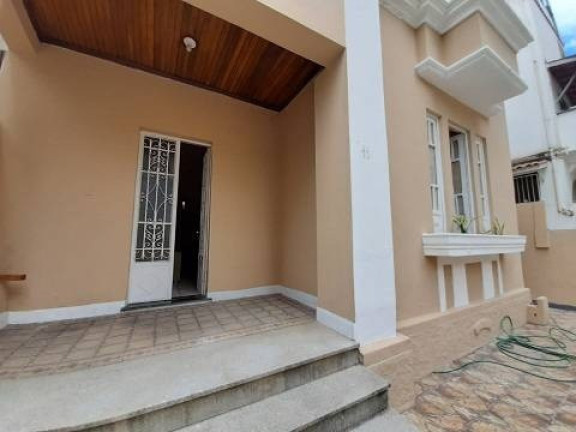 Imagem Casa com 4 Quartos à Venda, em Barra - Salvador Imagem Casa com 4 Quartos à Venda, em Barra - Salvador