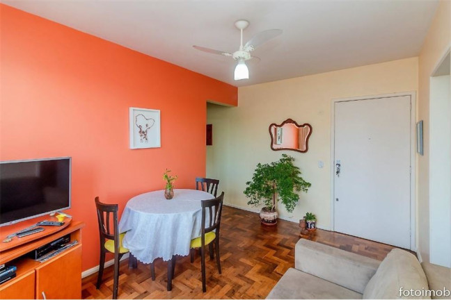 Imagem Imóvel com 2 Quartos à Venda, 58 m² em Petrópolis - Porto Alegre Imagem Imóvel com 2 Quartos à Venda, 58 m² em Petrópolis - Porto Alegre