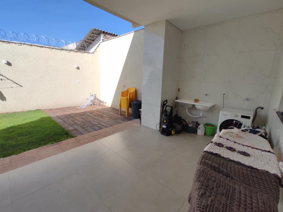 Imagem Imóvel com 
            	3             Quartos à Venda, 170 m² em 
            	Chacara Sao Pedro             - 
            	Aparecida De Goiania            