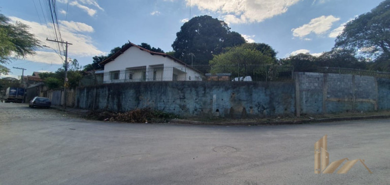 Imagem Casa com 4 Quartos à Venda, 527 m² em São João Batista (venda Nova) - Belo Horizonte Imagem Casa com 4 Quartos à Venda, 527 m² em São João Batista (venda Nova) - Belo Horizonte