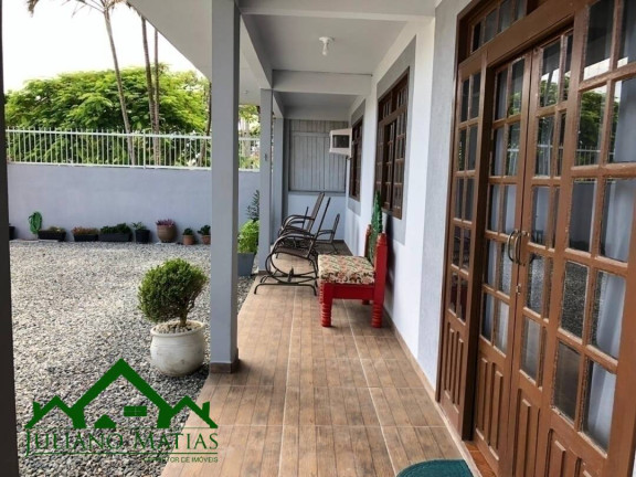 Imagem Sobrado com 6 Quartos à Venda, 220 m² em Centro - Balneário Barra Do Sul