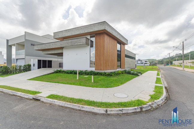Casa com 3 Quartos à Venda, 452 m² em Santa Regina - Camboriú