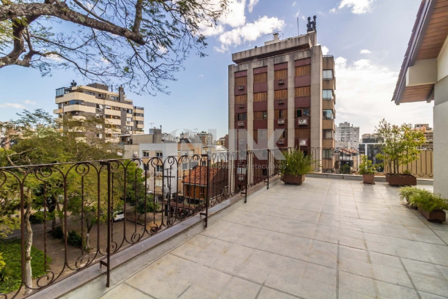 Imagem Imóvel com 3 Quartos à Venda, 225 m² em Auxiliadora - Porto Alegre Imagem Imóvel com 3 Quartos à Venda, 225 m² em Auxiliadora - Porto Alegre