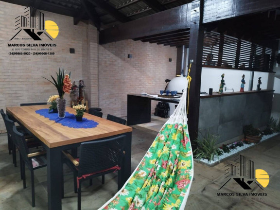 Imagem Casa com 3 Quartos à Venda, 250 m² em Jardim Europa - Uberlândia Imagem Casa com 3 Quartos à Venda, 250 m² em Jardim Europa - Uberlândia