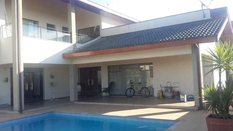 Casa de Condomínio com 3 Quartos à Venda, 420 m² em Abaete - Taubaté