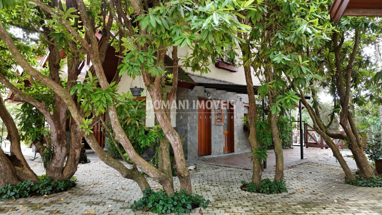 Imagem Casa com 3 Quartos à Venda, 264 m² em Região Do Alto Do Capivari - Campos Do Jordão Imagem Casa com 3 Quartos à Venda, 264 m² em Região Do Alto Do Capivari - Campos Do Jordão