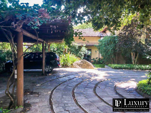 Imagem Casa com 7 Quartos à Venda, em Feiticeira - Ilhabela Imagem Casa com 7 Quartos à Venda, em Feiticeira - Ilhabela
