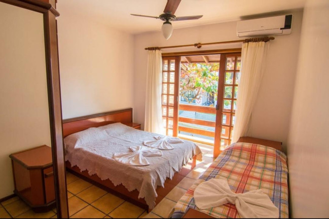 Imagem Casa com 4 Quartos para Alugar,  em Canasvieiras - Florianópolis