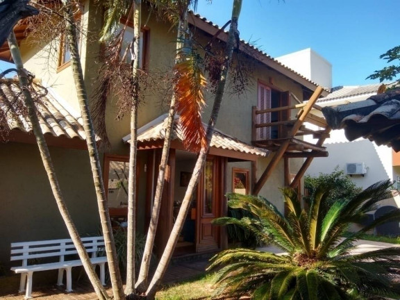 Casa com 3 Quartos à Venda, 260 m² em Rio Tavares - Florianópolis