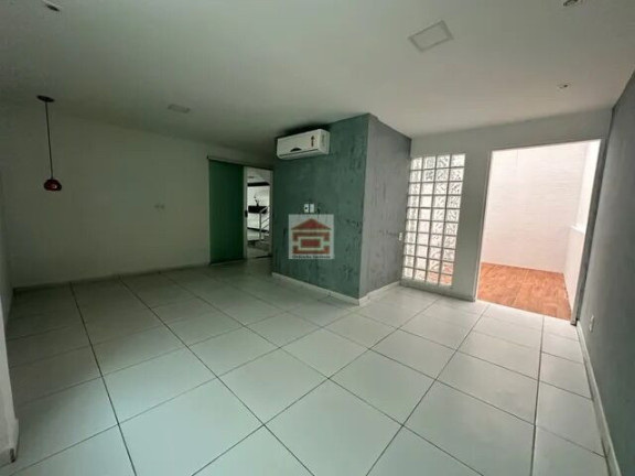 Imagem Casa com 3 Quartos à Venda, 250 m² Imagem Casa com 3 Quartos à Venda, 250 m²
