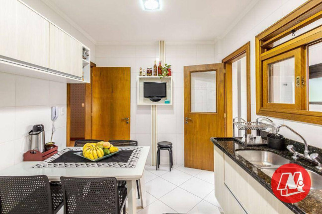 Imagem Apartamento com 3 Quartos à Venda, 201 m² em Vila Ipiranga - Porto Alegre Imagem Apartamento com 3 Quartos à Venda, 201 m² em Vila Ipiranga - Porto Alegre