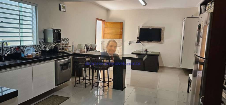 Imagem Casa com 3 Quartos à Venda, 358 m² em Chácara Vale Do Rio Cotia - Carapicuíba Imagem Casa com 3 Quartos à Venda, 358 m² em Chácara Vale Do Rio Cotia - Carapicuíba