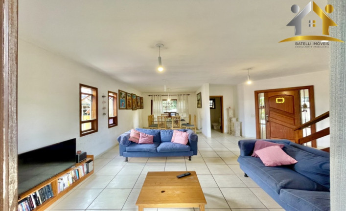 Imagem Casa com 3 Quartos à Venda, 233 m² em Granja Viana - Carapicuíba Imagem Casa com 3 Quartos à Venda, 233 m² em Granja Viana - Carapicuíba