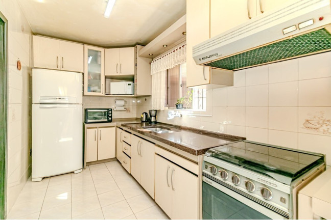 Imagem Casa com 3 Quartos à Venda, 299 m² em Passo Da Areia - Porto Alegre Imagem Casa com 3 Quartos à Venda, 299 m² em Passo Da Areia - Porto Alegre