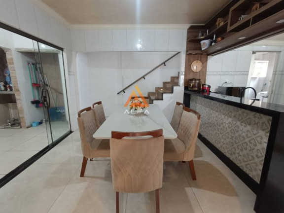 Imagem Casa com 4 Quartos à Venda, 240 m² Imagem Casa com 4 Quartos à Venda, 240 m²