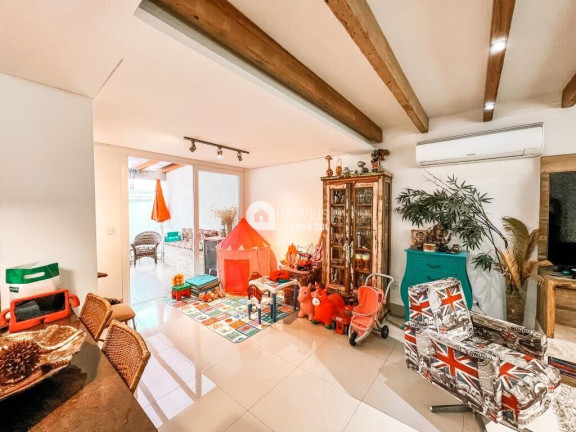Imagem Casa com 3 Quartos à Venda, 151 m²