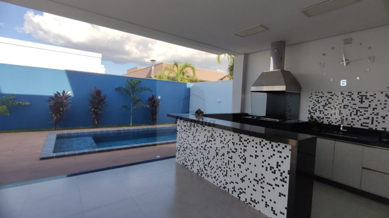 Imagem Casa com 4 Quartos à Venda, 406 m² em Jardim Itália - Cuiabá Imagem Casa com 4 Quartos à Venda, 406 m² em Jardim Itália - Cuiabá