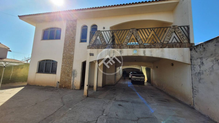 Imagem Sobrado com 4 Quartos à Venda, 326 m² em Jardim Santa Monica - Sertanópolis Imagem Sobrado com 4 Quartos à Venda, 326 m² em Jardim Santa Monica - Sertanópolis