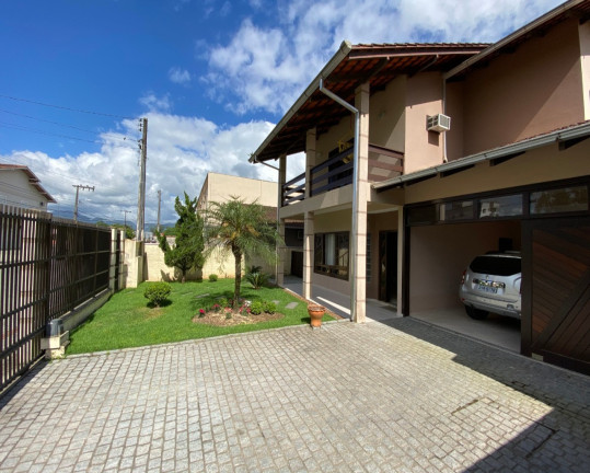 Imagem Casa com 3 Quartos à Venda, 238 m² em Vila Nova - Joinville