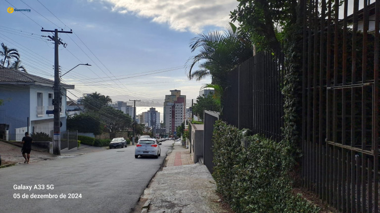 Imagem Imóvel com 5 Quartos à Venda, 450 m² em Agronômica - Florianópolis Imagem Imóvel com 5 Quartos à Venda, 450 m² em Agronômica - Florianópolis