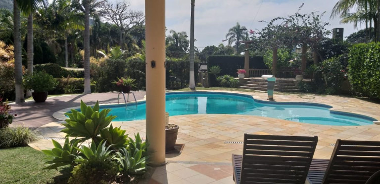 Imagem Casa com 4 Quartos à Venda, 351 m² em Taquaras - Balneário Camboriú Imagem Casa com 4 Quartos à Venda, 351 m² em Taquaras - Balneário Camboriú