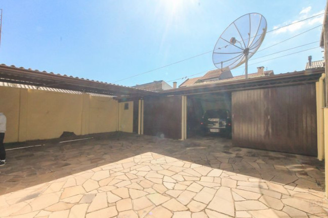 Imagem Casa com 7 Quartos à Venda, 330 m² em Nonoai - Porto Alegre Imagem Casa com 7 Quartos à Venda, 330 m² em Nonoai - Porto Alegre