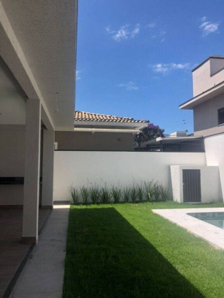 Imagem Casa com 3 Quartos à Venda, 242 m² em Vila Costa - Taubaté Imagem Casa com 3 Quartos à Venda, 242 m² em Vila Costa - Taubaté