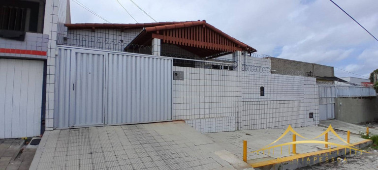 Casa com 4 Quartos à Venda, 250 m² em Lagoa Nova - Natal