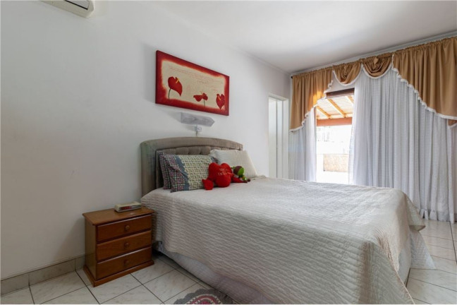 Imagem Casa com 4 Quartos à Venda, em Jardim Guanca - São Paulo Imagem Casa com 4 Quartos à Venda, em Jardim Guanca - São Paulo