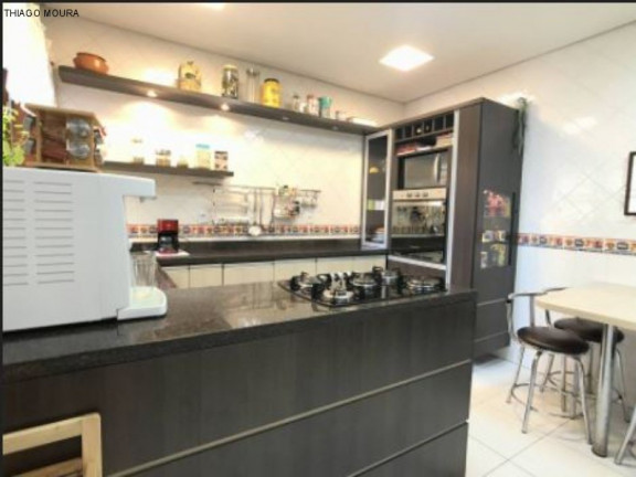 Imagem Imóvel com 4 Quartos à Venda, 175 m² em Jardim Itu - Porto Alegre Imagem Imóvel com 4 Quartos à Venda, 175 m² em Jardim Itu - Porto Alegre