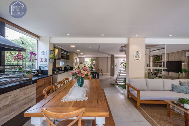 Imagem Casa com 3 Quartos à Venda, 241 m² em Cachoeira Do Bom Jesus - Florianópolis
