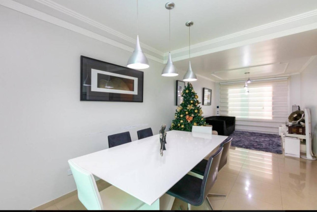 Imagem Casa com 3 Quartos à Venda, 233 m² em Cristo Rei - Curitiba Imagem Casa com 3 Quartos à Venda, 233 m² em Cristo Rei - Curitiba