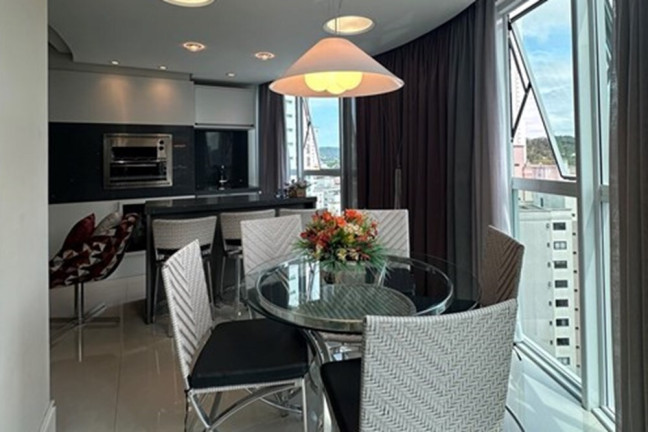 Imagem Imóvel com 3 Quartos à Venda, 136 m² em Centro - Balneário Camboriú Imagem Imóvel com 3 Quartos à Venda, 136 m² em Centro - Balneário Camboriú