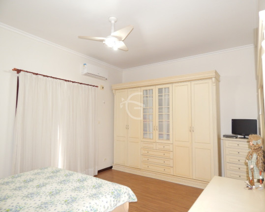 Imagem Casa com 4 Quartos à Venda, 206 m² em América - Joinville